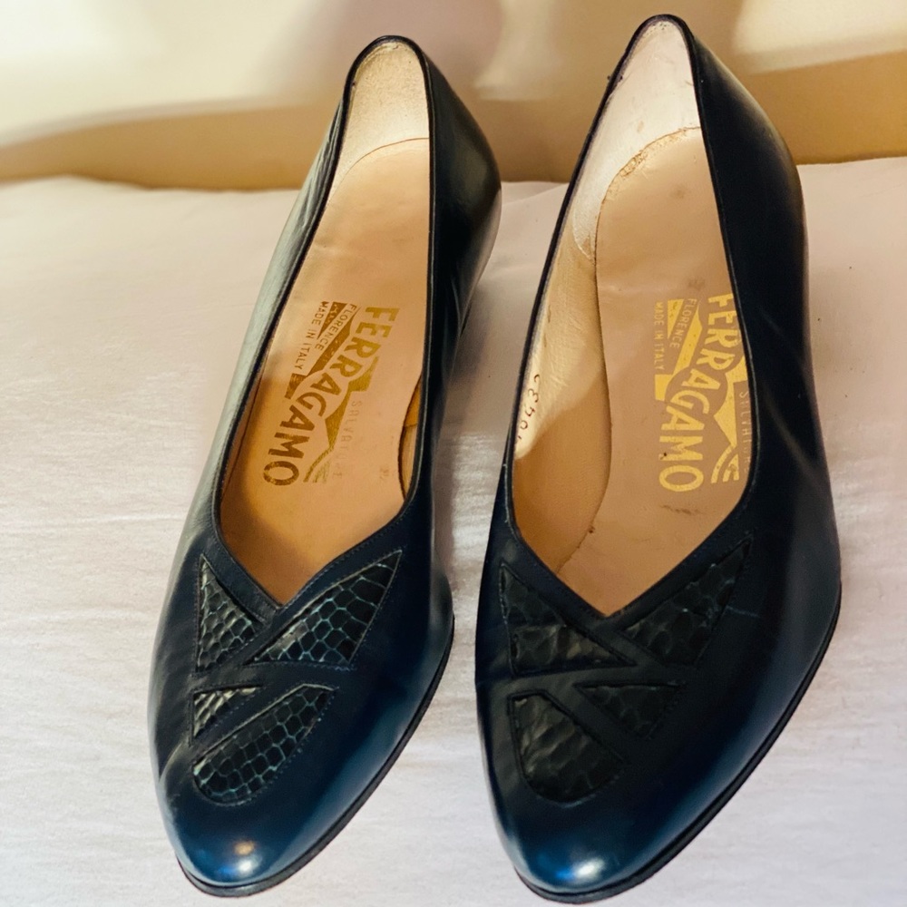 Salvatore Ferragamo leather/snake vintage pumps
